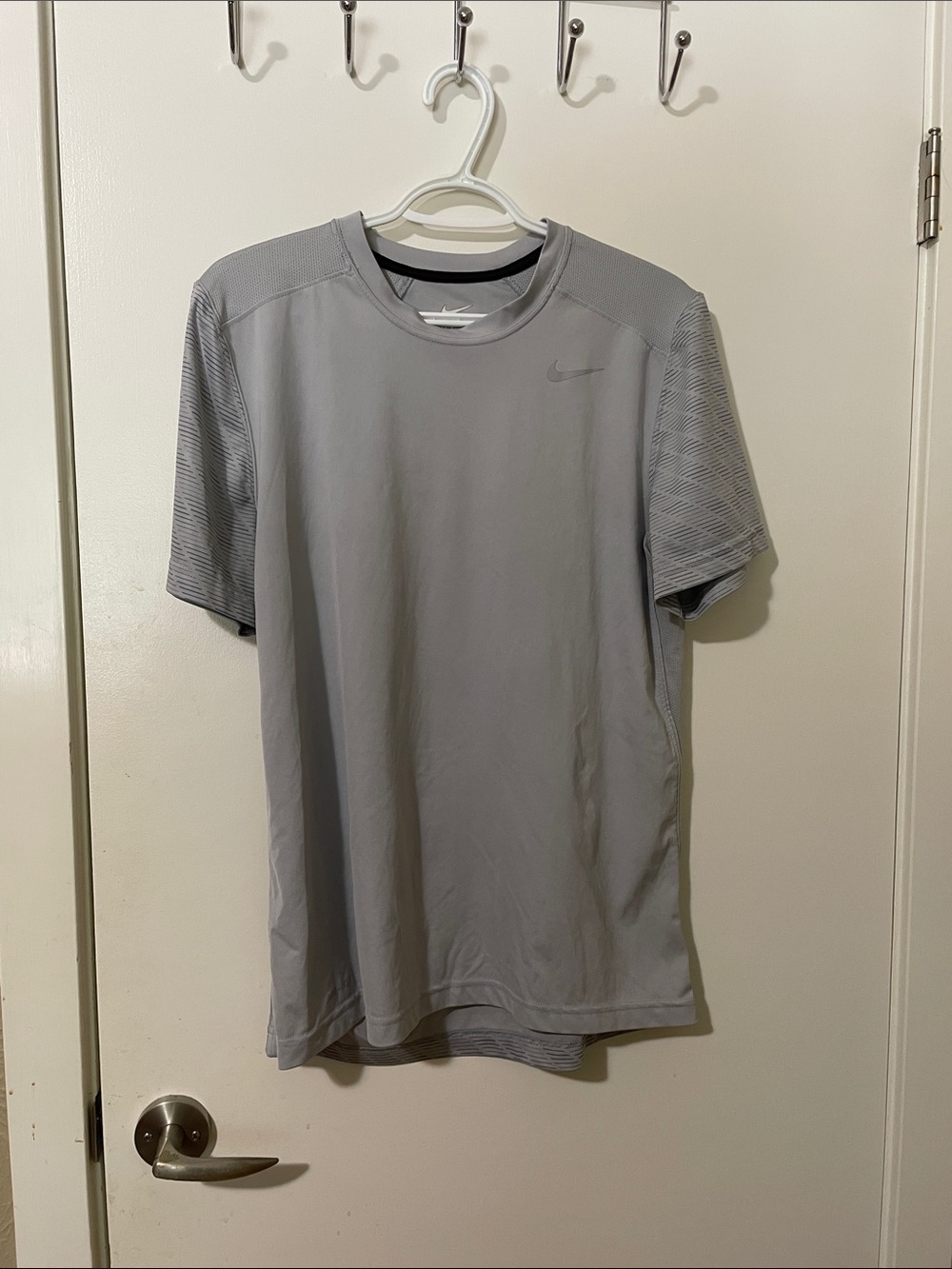 Nike Men’s Grey Shirt